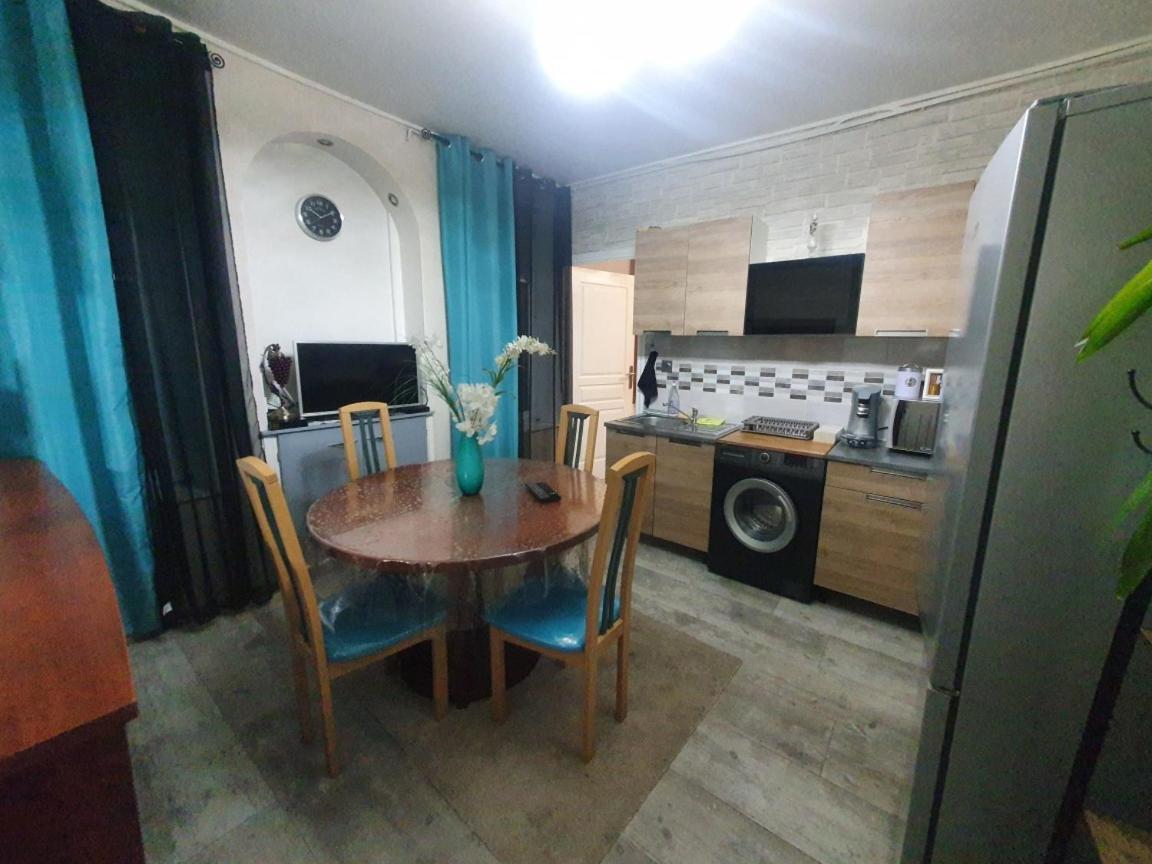 Bel Petit Appartement Шарлевіль-Мезьєр Екстер'єр фото